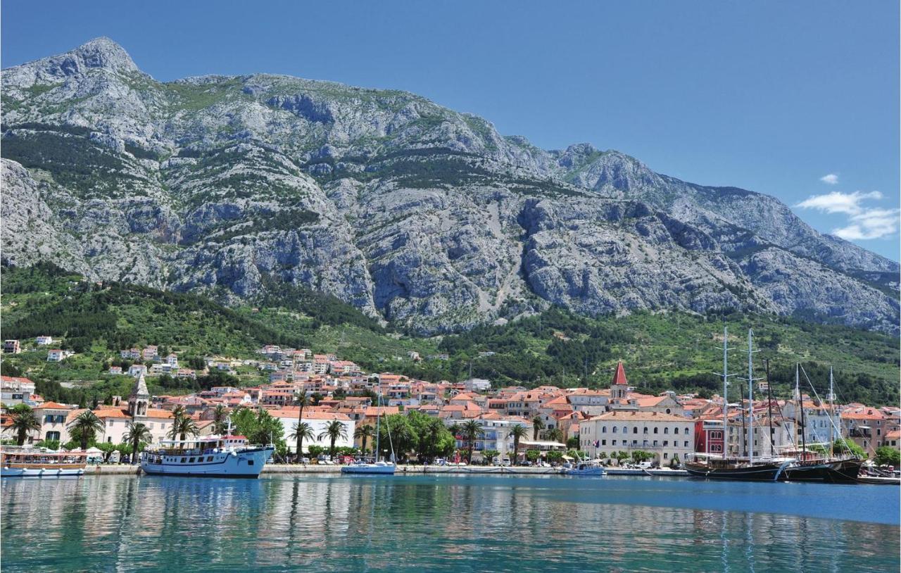 Cozy Apartment In Makarska With Kitchen Exterior foto